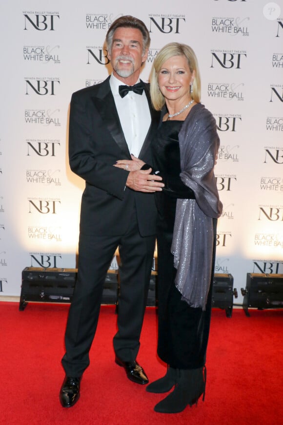 Olivia Newton-John et son mari John Eaterling lors de la soirée "Woman Of The Year" à Las Vegas le 23 janvier 2016.