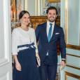 Le prince Carl Philip et la princesse Sofia de Suède, enceinte de huit mois, recevait le 10 mars 2016 au palais royal à Stockholm les ambassadeurs des Nations unies.