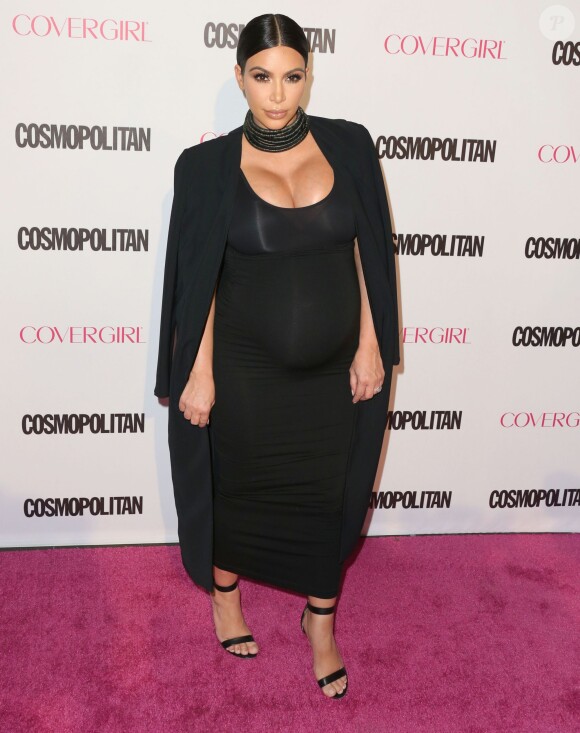 Kim Kardashian enceinte à la soirée du 50ème anniversaire de la revue féminine 'Cosmopolitan' à West Hollywood, le 12 octobre 2015