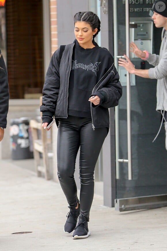 Kylie Jenner quitte son hôtel de New York le 18 février 2016.