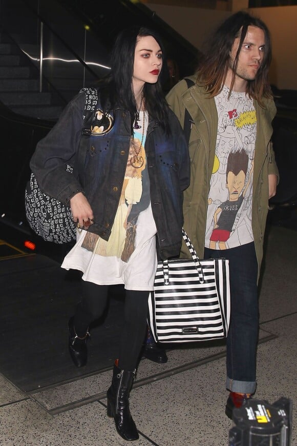 Frances Bean Cobain et son fiancé Isaiah Silva à l'aéroport LAX de Los Angeles, le 26 janvier 2015