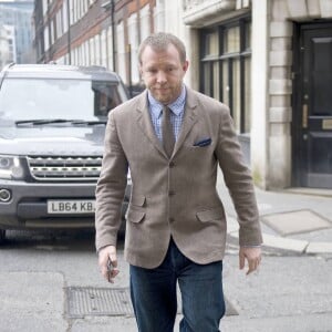 Guy Ritchie et sa femme Jacqui Ainsley quittent le tribunal à Londres. Ils ont été entendus concernant la garde de Rocco, le fils de Madonna et Guy Ritchie. Le 10 mars 2016