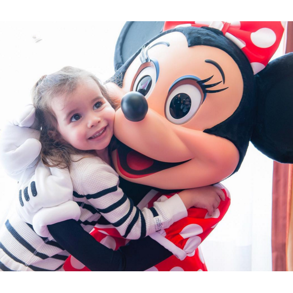 Jade Foret, ses trois enfants, Liva (3 ans), Mila (2 ans) et Nolan (2 mois) ont passé le week-end à Disneyland Paris pour l'anniversaire de Mila. Mars 2016.