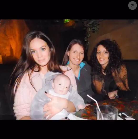 Jade Foret, ses trois enfants, Liva (3 ans), Mila (2 ans) et Nolan (2 mois) à Disneyland Paris pour l'anniversaire de Mila. Mars 2016.