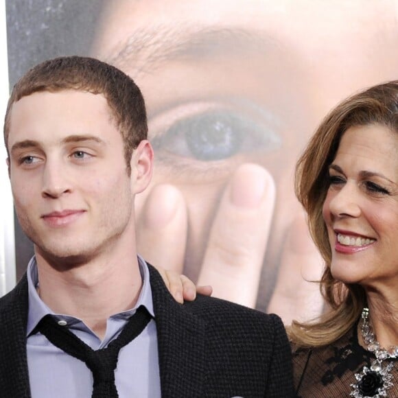 Tom Hanks et sa femme Rita Wilson avec leur fils Chet Hanks à New York le 15 décembre 2011.