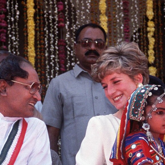 La princesse Diana (Lady Di) lors de sa visite à Agra pendant sa visite avec le prince Charles en Inde, le 13 février 1992.