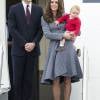 Le prince William et Kate Middleton avec le prince George au dernier jours de leur visite officielle en Australie le 25 avril 2014