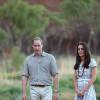 Le prince William et Kate Middleton, duchesse de Cambridge, à Uluru en Australie le 22 avril 2014 lors de leur tournée officielle en Océanie.