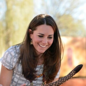 Le prince William et Kate Middleton, duchesse de Cambridge, à Uluru en Australie le 22 avril 2014 lors de leur tournée officielle en Océanie.