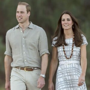 Le prince William et Kate Middleton, duchesse de Cambridge, à Uluru en Australie le 22 avril 2014 lors de leur tournée officielle en Océanie.