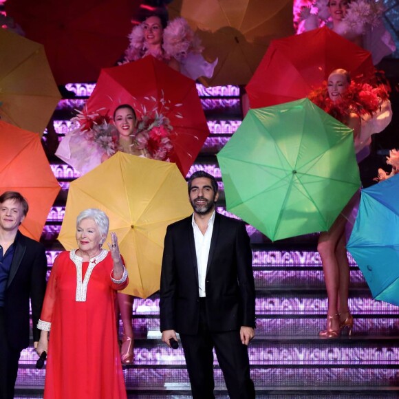 Exclusif - Alex Lutz, Line Renaud, Ary Abittan et la troupe du Lido - Enregistrement de l'émission "Tous au Lido pour le Sidaction", qui sera diffusée le 2 avril sur France 2, à Paris. Le 21 mars 2016 © Jacovides-Moreau / Bestimage