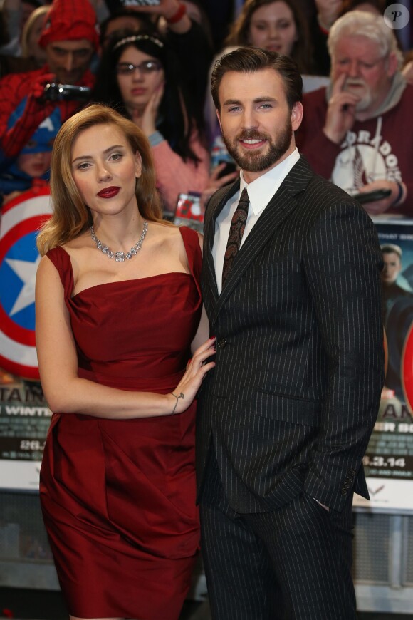 Scarlett Johansson enceinte et Chris Evans - Première du film "Captain America" à Londres, le 20 mars 2014. Celebrities attending the Captain America Premiere at Westfield in London. 20 March 2014.20/03