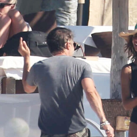 Exclusif - Halle Berry et Olivier Martinez en vacances avec leur fils Maceo et Nahla (fille de Halle Berry et Gabriel Aubry) sur une plage au Mexique, le 23 mars 2016.