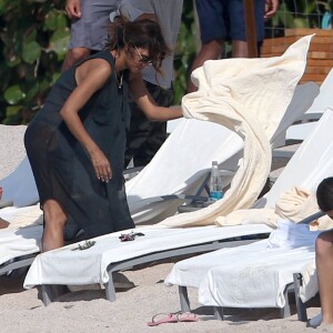 Exclusif - Halle Berry et Olivier Martinez en vacances avec leur fils Maceo et Nahla (fille de Halle Berry et Gabriel Aubry) sur une plage au Mexique. Le 22 mars 2016