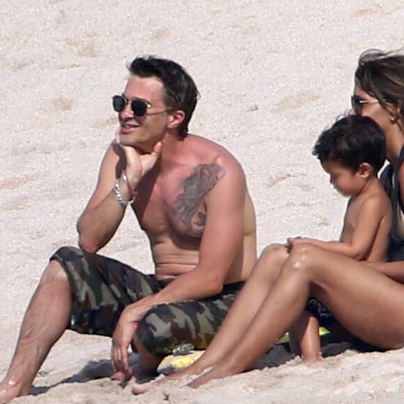 Exclusif - Halle Berry et Olivier Martinez en vacances avec leur fils Maceo et Nahla (fille de Halle Berry et Gabriel Aubry) sur une plage au Mexique. Le 22 mars 2016