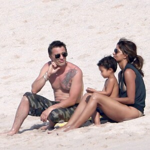 Exclusif - Halle Berry et Olivier Martinez en vacances avec leur fils Maceo et Nahla (fille de Halle Berry et Gabriel Aubry) sur une plage au Mexique. Le 22 mars 2016