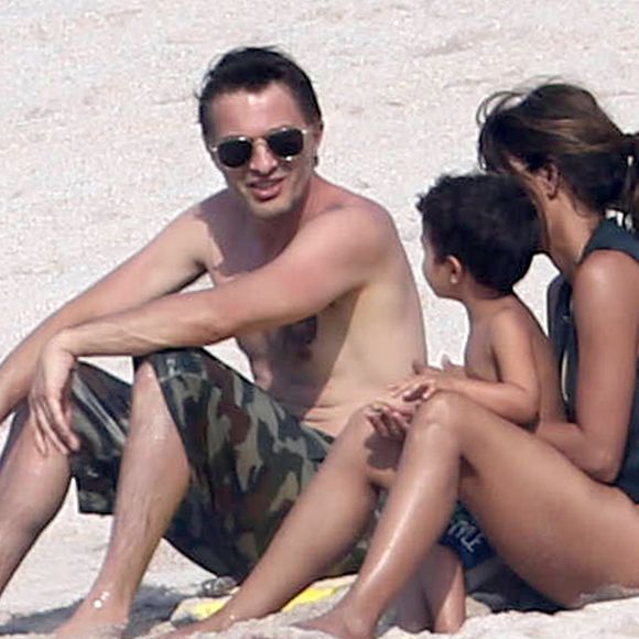 Exclusif - L'actrice Halle Berry et Olivier Martinez en vacances avec leur fils Maceo et Nahla (fille de Halle Berry et Gabriel Aubry) sur une plage au Mexique. Le 22 mars 2016