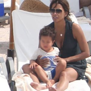 Exclusif - Halle Berry et Olivier Martinez en vacances avec leur fils Maceo et Nahla (fille de Halle Berry et Gabriel Aubry) sur une plage au Mexique. Le 22 mars 2016