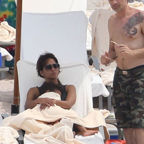 Exclusif - Halle Berry et Olivier Martinez en vacances avec leur fils Maceo et Nahla (fille de Halle Berry et Gabriel Aubry) sur une plage au Mexique. Le 22 mars 2016