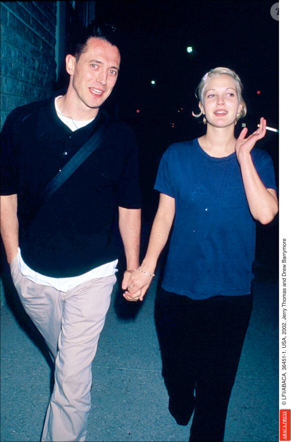 Jerry Thomas et Drew Barrymore en 2002