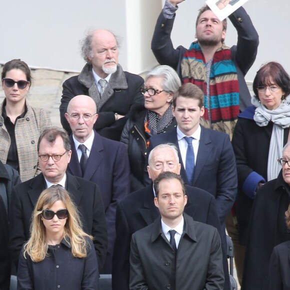 La famille d'Alain Decaux, Micheline Pelletier, sa veuve, Candice Patou et son mari Robert Hossein lors des obsèques nationales d'Alain Decaux à l'Hôtel national des Invalides le 4 avril 2016. © Cyril Moreau/Bestimage