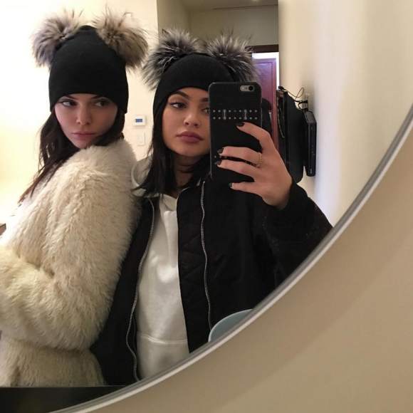 Photo de Kendall et Kylie Jenner publiée le 4 avril 2016.