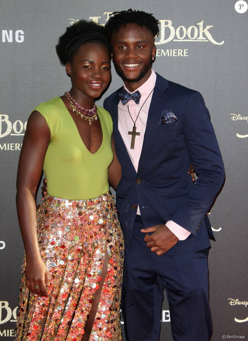 Lupita Nyong o Et Son Mari Lupita Nyong'o et son petit frère Peter jr - Première du film Le Livre de  la Jungle au El Capitan Theatre à Hollywood le 4 avril 2016. - Purepeople