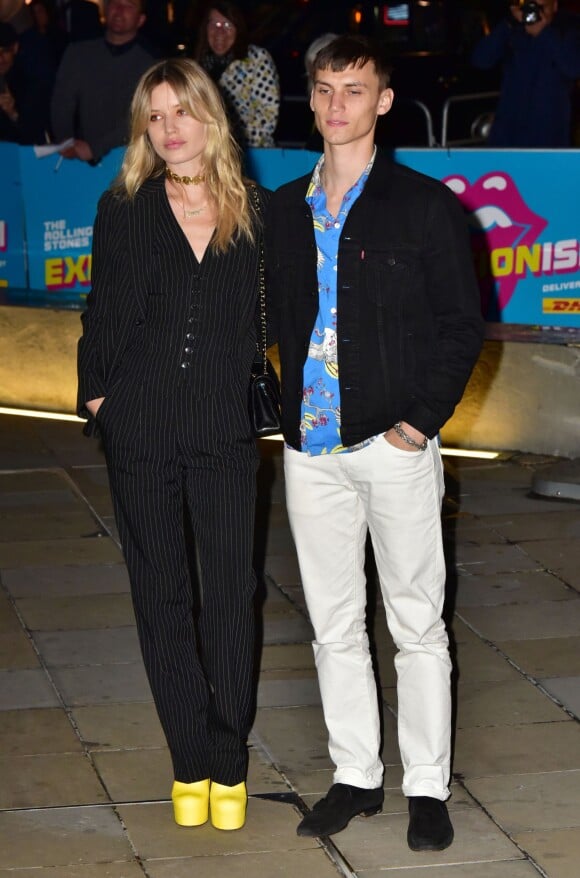 Georgia May Jagger et son compagnon Josh McLellan au vernissage de l'exposition "Exhibitionism" consacrée aux Rolling Stones à la Saatchi Gallery de Londres le 4 avril 2016. © CPA / Bestimage