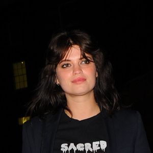 Pixie Geldof à la sortie du vernissage de l'exposition "Exhibitionism" consacrée aux Rolling Stones à Londres, le 4 avril 2016.