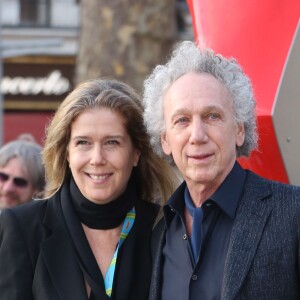 Bob Gruen et sa femme Elizabeth  au vernissage de l'exposition "Exhibitionism" consacrée aux Rolling Stones à la Saatchi Gallery de Londres, le 4 avril 2016.