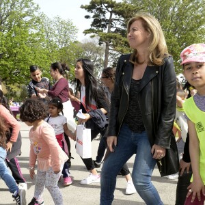 Valérie Trierweiler passe la journée à Marseille auprès des enfants avec le Secours Populaire, le 6 avril 2016. Ils ont fait une chasse aux oeufs, des dessins et même un Flash mob. Valérie Trierweiler a participé à toutes ces activités avec le sourire. © Patrick Carpentier / Bestimage