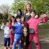 Valérie Trierweiler passe la journée à Marseille auprès des enfants avec le Secours Populaire, le 6 avril 2016. Ils ont fait une chasse aux oeufs, des dessins et même un Flash mob. Valérie Trierweiler a participé à toutes ces activités avec le sourire. © Patrick Carpentier / Bestimage