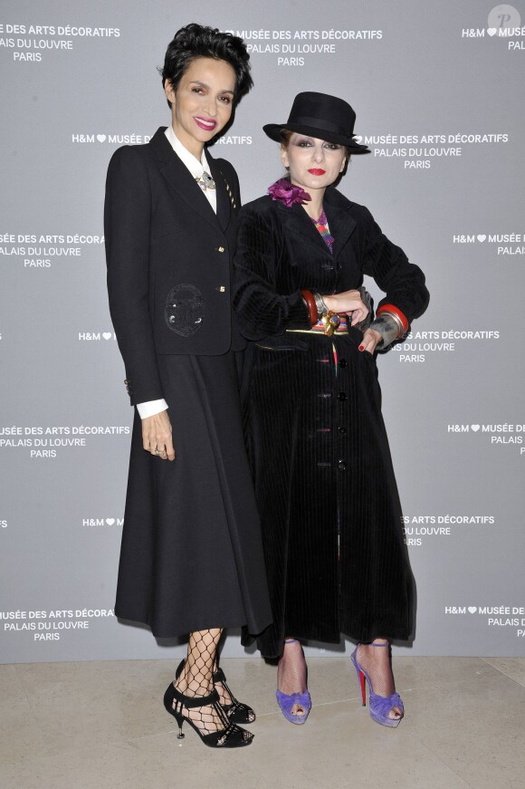 Farida Khelfa et Catherine Baba - Vernissage de l'exposition "Fashion Forward, 3 Siècles de Mode (1715-2016)" au musée des Arts Décoratifs. Paris, le 5 avril 2016.