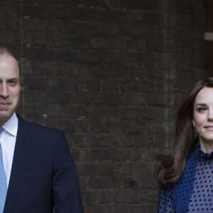 Le prince William et la duchesse Catherine de Cambridge recevaient le 6 avril 2016 à Kensington Palace de jeunes travailleurs et étudiants d'origine indienne et bhoutanaise, à quelques jours de leur tournée officiel dans leurs pays.