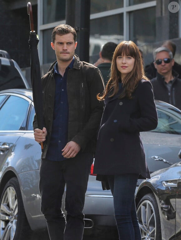 Dakota Johnson et Jamie Dornan sur le tournage du film "Fifty Shades Darker" à Vancouver, le 4 avril 2016.