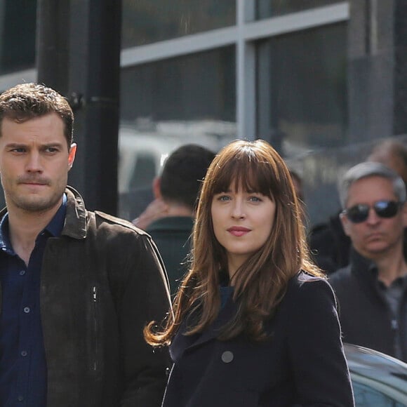 Dakota Johnson et Jamie Dornan sur le tournage du film "Fifty Shades Darker" à Vancouver, le 4 avril 2016.