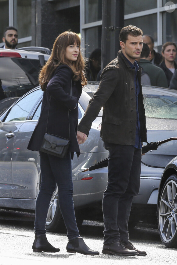 Dakota Johnson et Jamie Dornan sur le tournage du film "Fifty Shades Darker" à Vancouver, le 4 avril 2016.