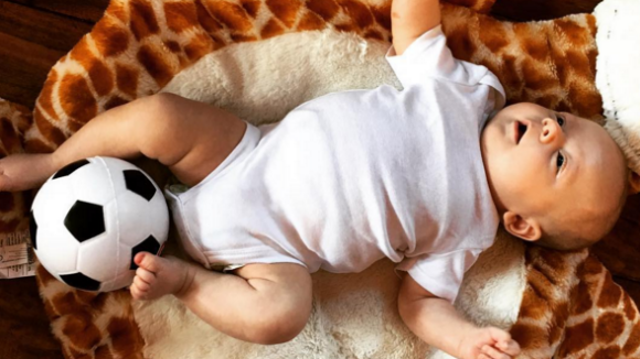 Louis Tomlinson : Son fils Freddie, adorable bébé footballeur !