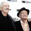 Hugh Hefner et son frère Keith à Chicago le 29 octobre 2010.