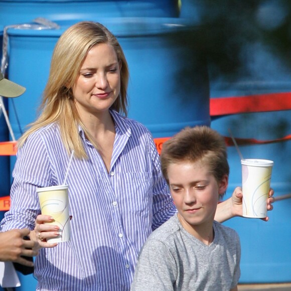 Kate Hudson et son fils Ryder sur le tournage du film "Mother's Day" le 11 septembre 2015 à Atlanta