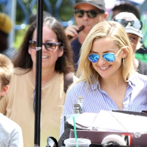 Kate Hudson et ses fils Ryder et Bingham sur le tournage du film "Mother's Day" le 11 septembre 2015 à Atlanta
