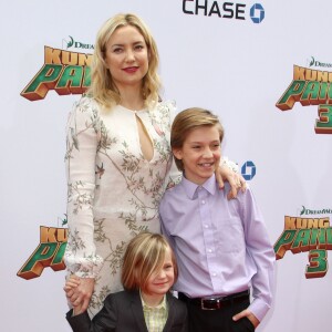 Kate Hudson et ses fils Bingham et Ryder à l'avant-première du film "Kung Fu Panda 3" le 16 janvier 2016 à Los Angeles