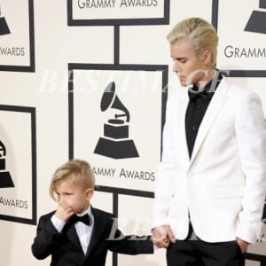 Justin Bieber et son petit frère Jaxon Bieber lors de la 58ème soirée annuelle des Grammy Awards au Staples Center à Los Angeles le 15 février 2016