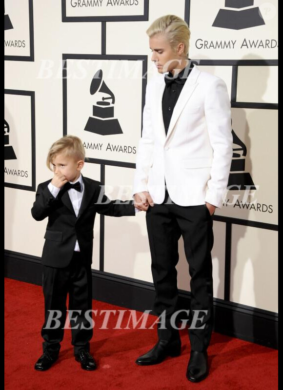 Justin Bieber et son petit frère Jaxon Bieber lors de la 58ème soirée annuelle des Grammy Awards au Staples Center à Los Angeles le 15 février 2016