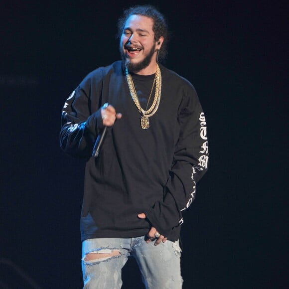 Post Malone sur scène en première partie du concert de Justin Bieber au Staples Center de Los Angeles, le 20 mars 2016