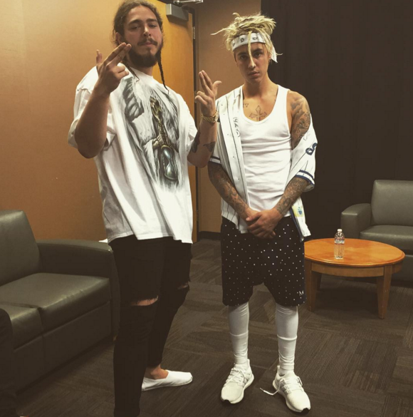 Justin Bieber pose avec le Dj Post Malone. Photo publiée sur Instagram au début du mois d'avril 2016.