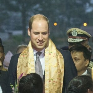 Le prince William et Kate Middleton à leur arrivée à l'aéroport de Tezpur dans l'Etat d'Assam, le 12 avril 2016, au troisième jour de leur tournée officielle en Inde. © i-Images / Zuma Press / Bestimage