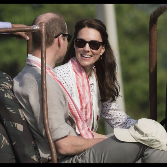 Kate Middleton et le prince William, duchesse et duc de Cambridge, ont fait un safari dans le parc Kazirangza dans l'Etat d'Assam, le 13 avril 2016, au quatrième jour de leur tournée officielle en Inde. © Stephen Lock / Zuma Press / Bestimage 