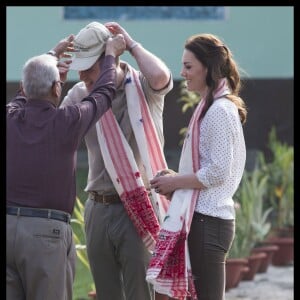 Kate Middleton et le prince William, duchesse et duc de Cambridge, ont fait un safari dans le parc Kazirangza dans l'Etat d'Assam, le 13 avril 2016, au quatrième jour de leur tournée officielle en Inde. © Stephen Lock / Zuma Press / Bestimage 