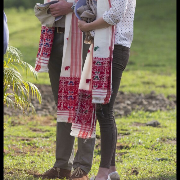 Kate Middleton et le prince William, duchesse et duc de Cambridge, ont fait un safari dans le parc Kazirangza dans l'Etat d'Assam, le 13 avril 2016, au quatrième jour de leur tournée officielle en Inde. © Stephen Lock / Zuma Press / Bestimage 